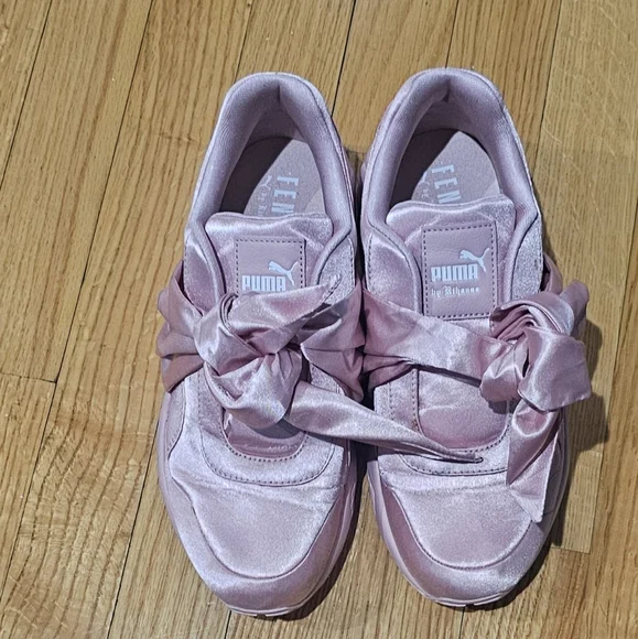 Fenty x Puma Satin Pink Bow Shoes - Picture 2 of 5